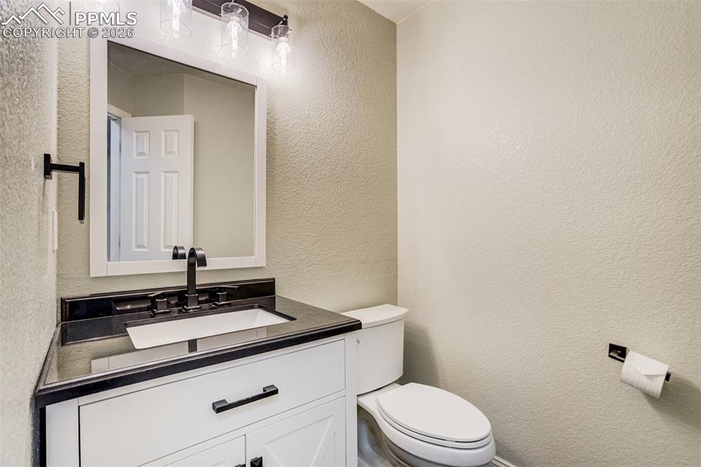 Image 24 of 50: Bathroom