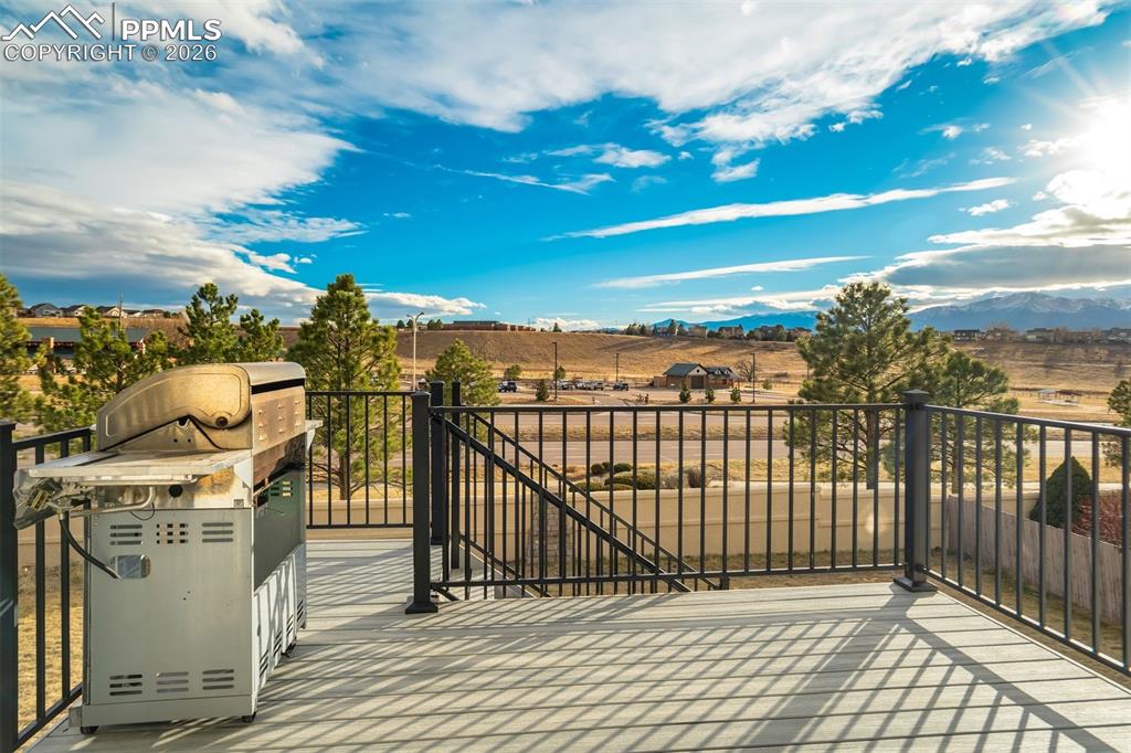 Image 48 of 50: Deck