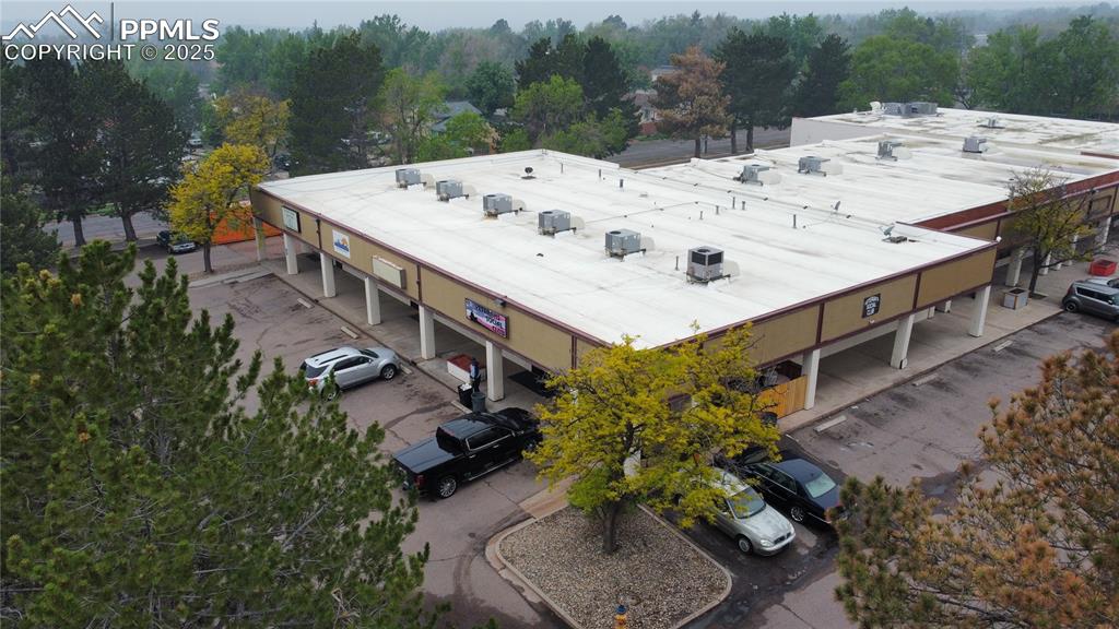 Image 5 of 8: Drone / aerial view