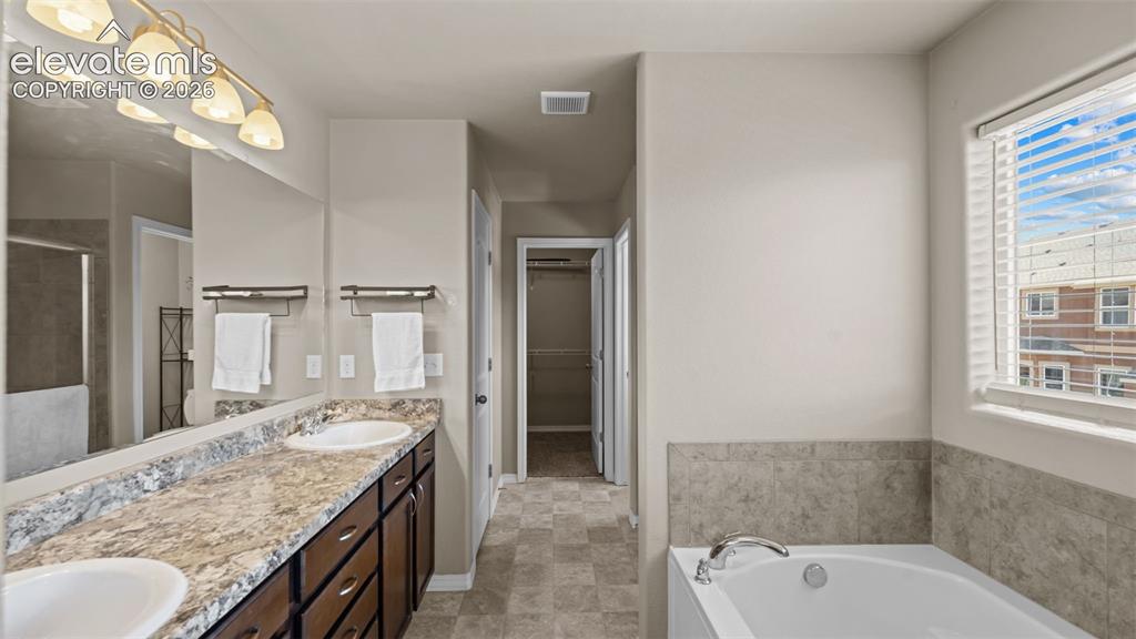 Image 17 of 34: Bathroom
