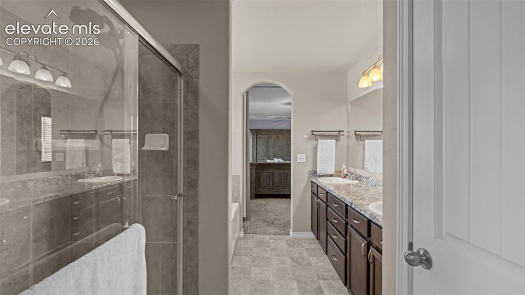 Image 18 of 34: Bathroom