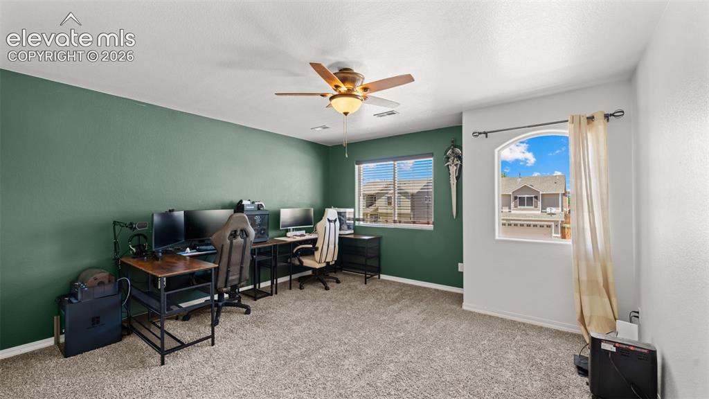 Image 19 of 34: Office