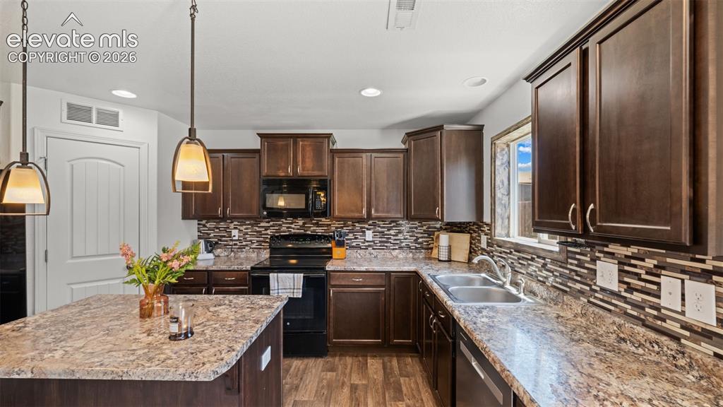 Image 8 of 34: Kitchen