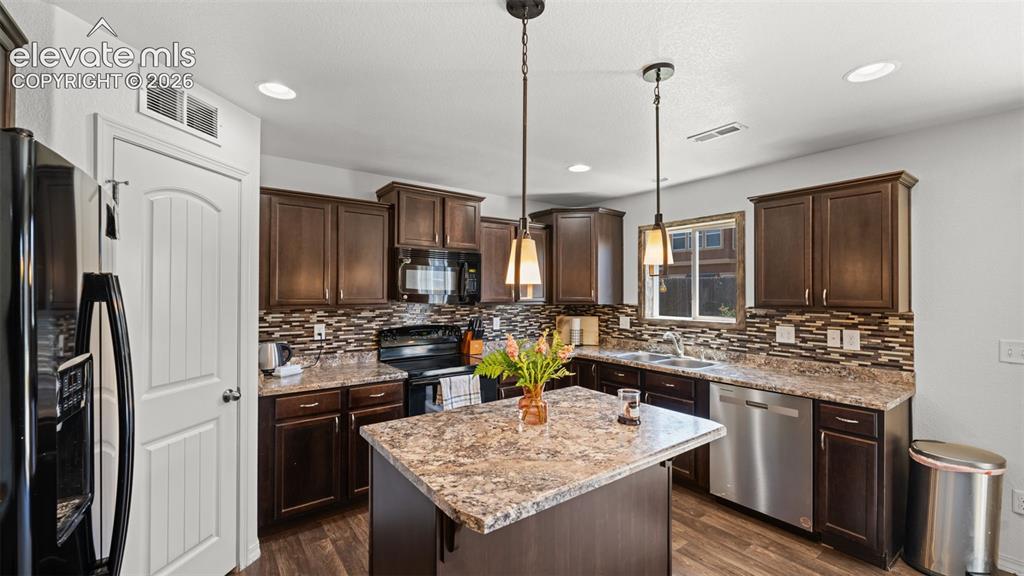 Image 9 of 34: Kitchen