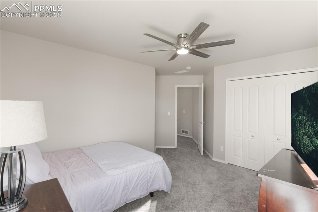 Image 32 of 39: Bedroom