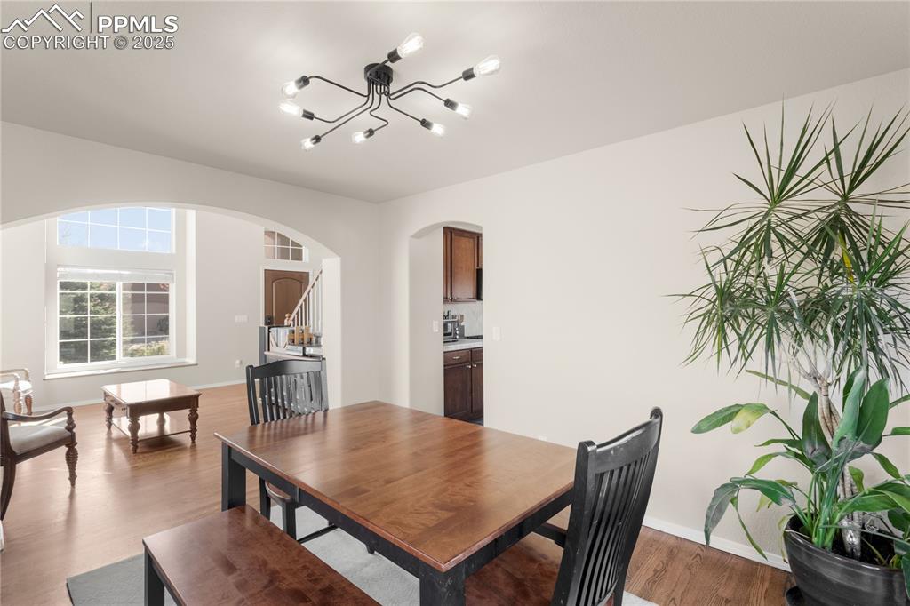 Image 7 of 39: Dining Area