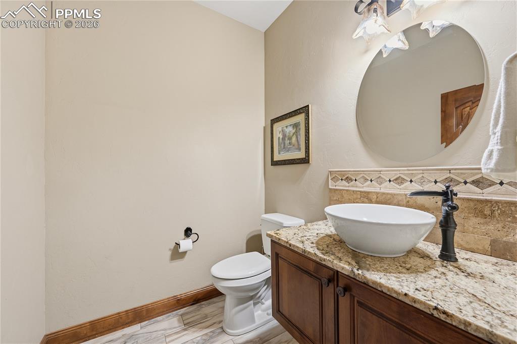 Image 31 of 45: Basement bath