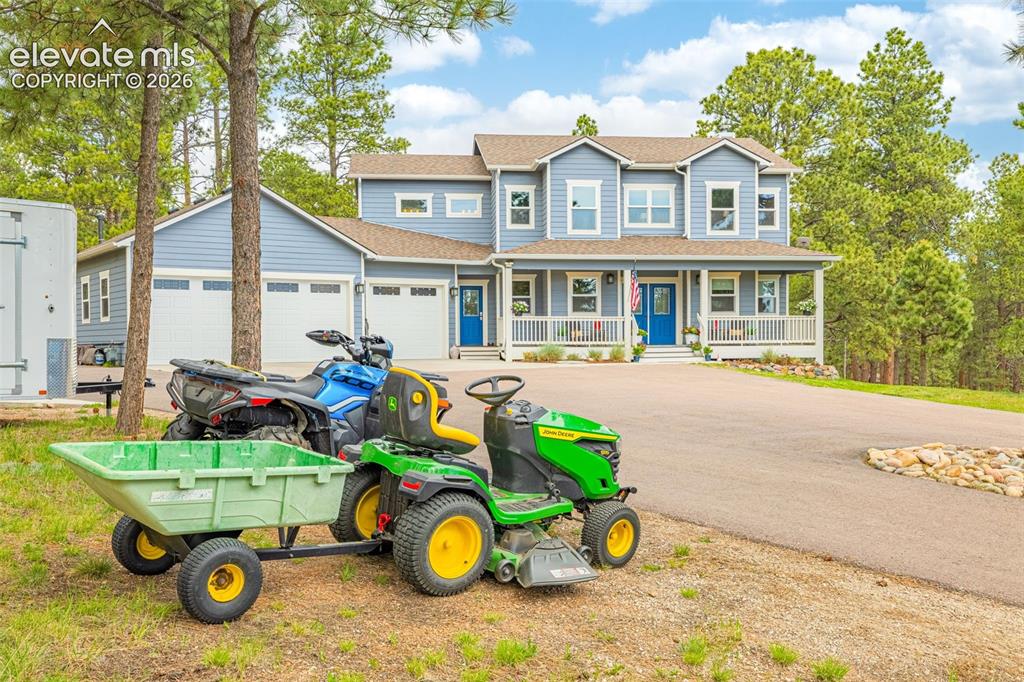 Image 4 of 49: Completely fenced 5.3 acres with paved driveway!