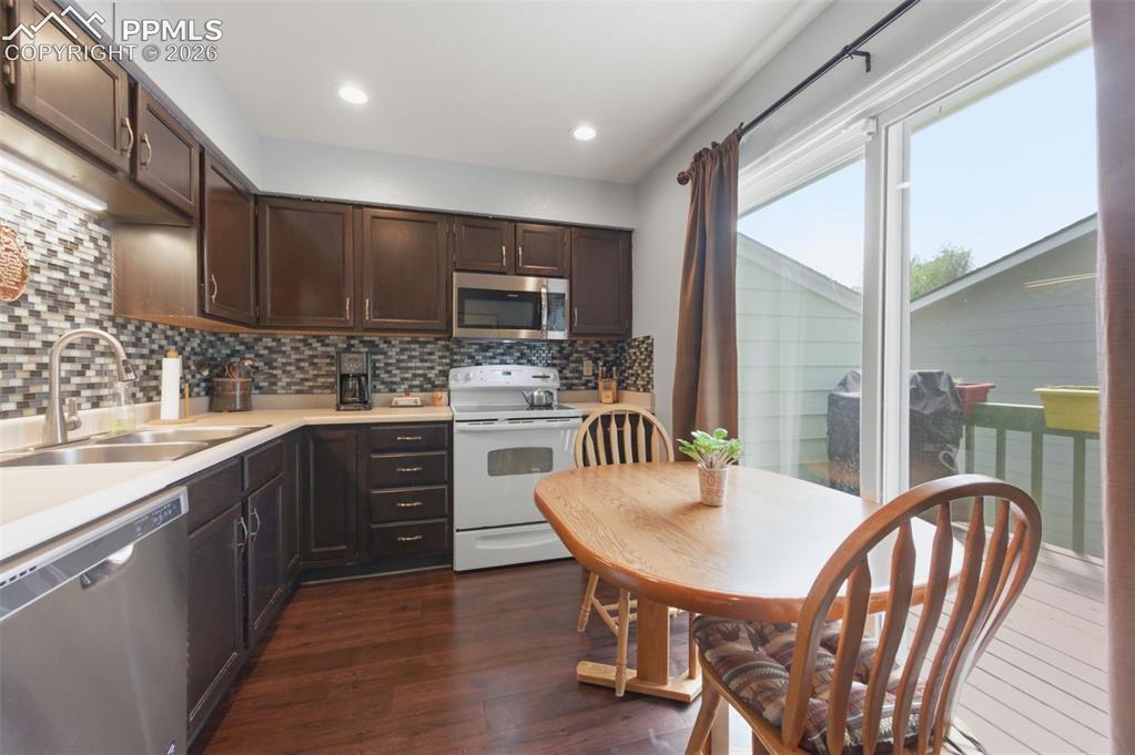 Image 12 of 26: Kitchen