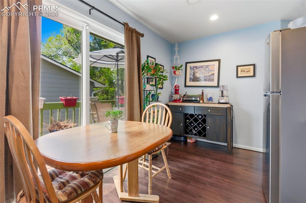 Image 15 of 26: Dining Area
