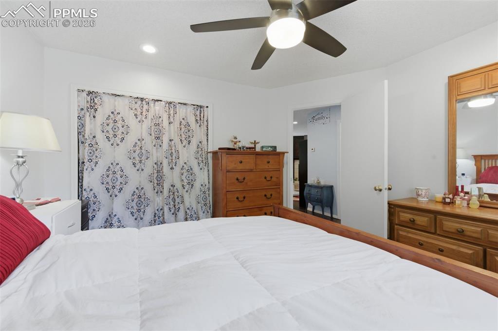 Image 21 of 26: Bedroom