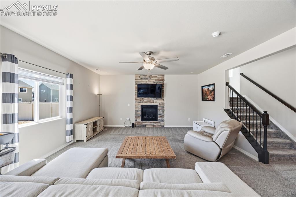 Image 10 of 41: Convenient main level Powder Bathroom