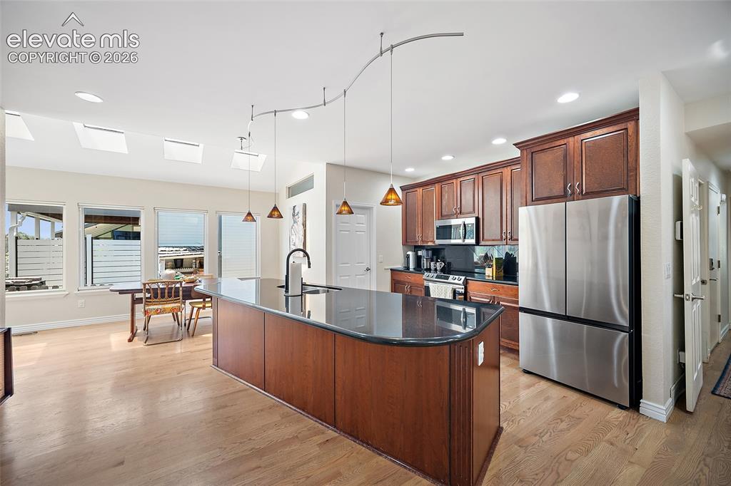 Image 6 of 34: Kitchen