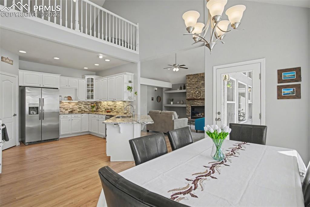 Image 15 of 48: Kitchen