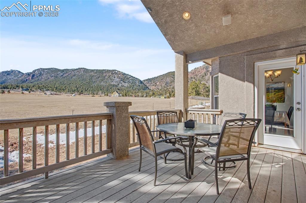 Image 16 of 48: Dining Area