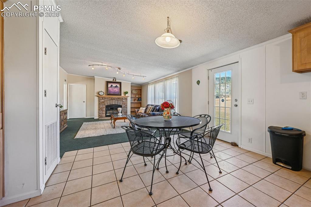 Image 20 of 36: Dining Area