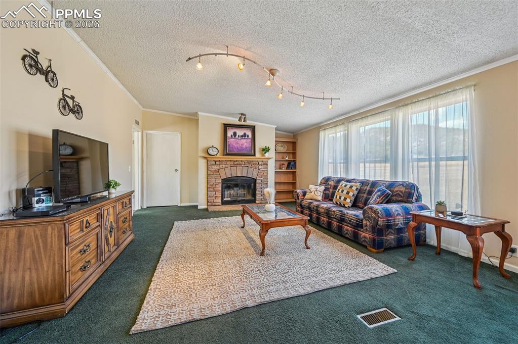 Image 23 of 36: Living Room