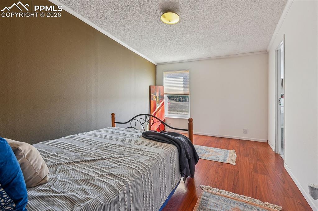 Image 27 of 36: Bedroom