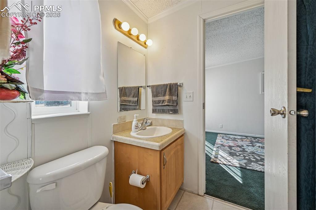 Image 32 of 36: Bathroom