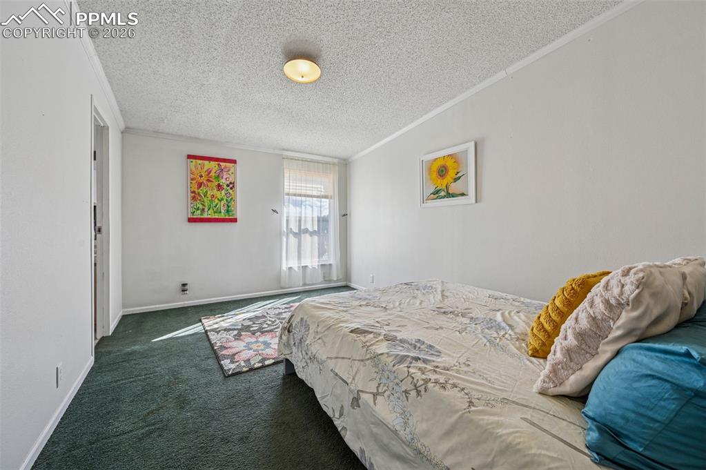 Image 34 of 36: Bedroom