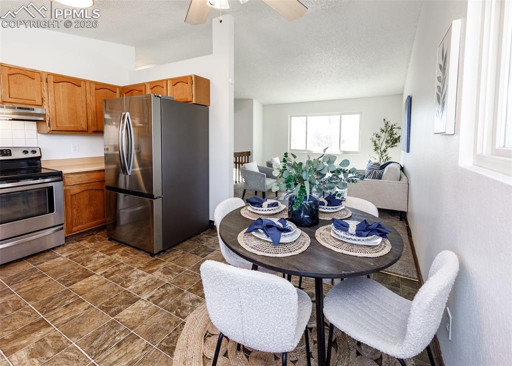 Image 11 of 38: Kitchen