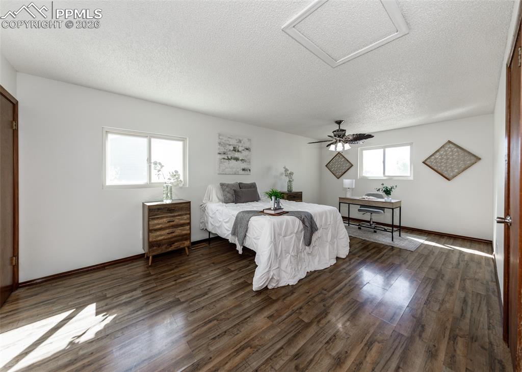 Image 16 of 38: Bedroom