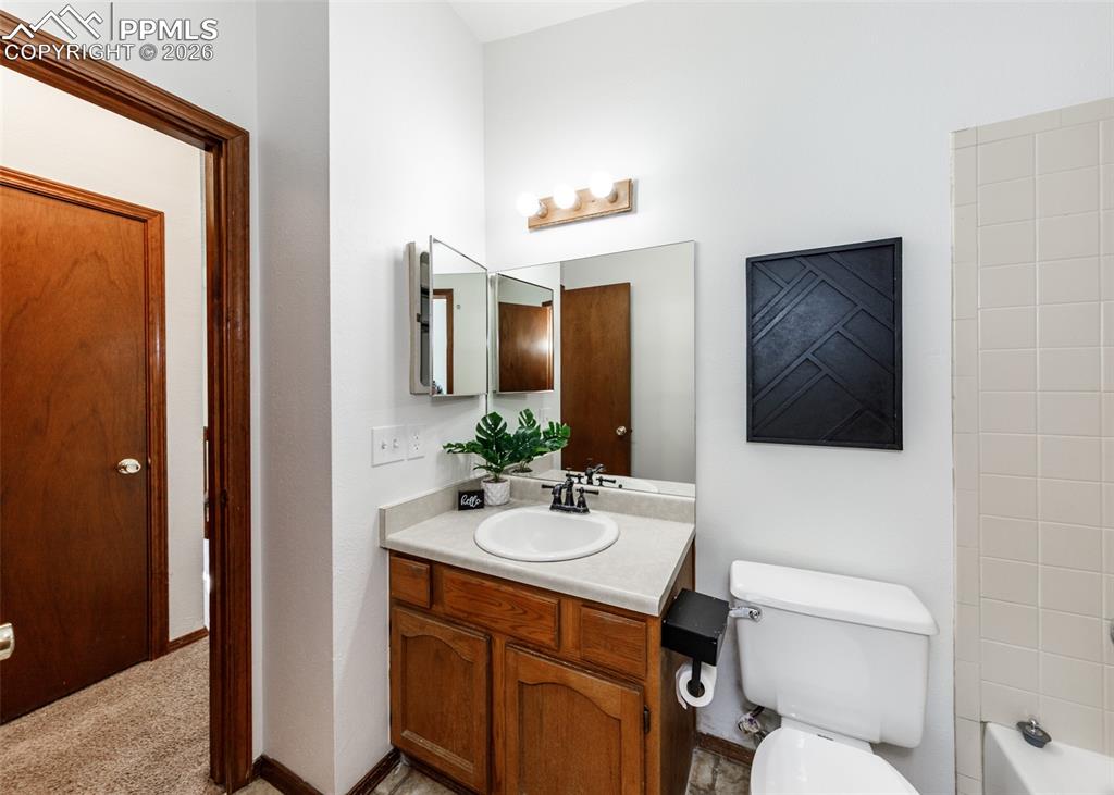 Image 19 of 38: Bathroom