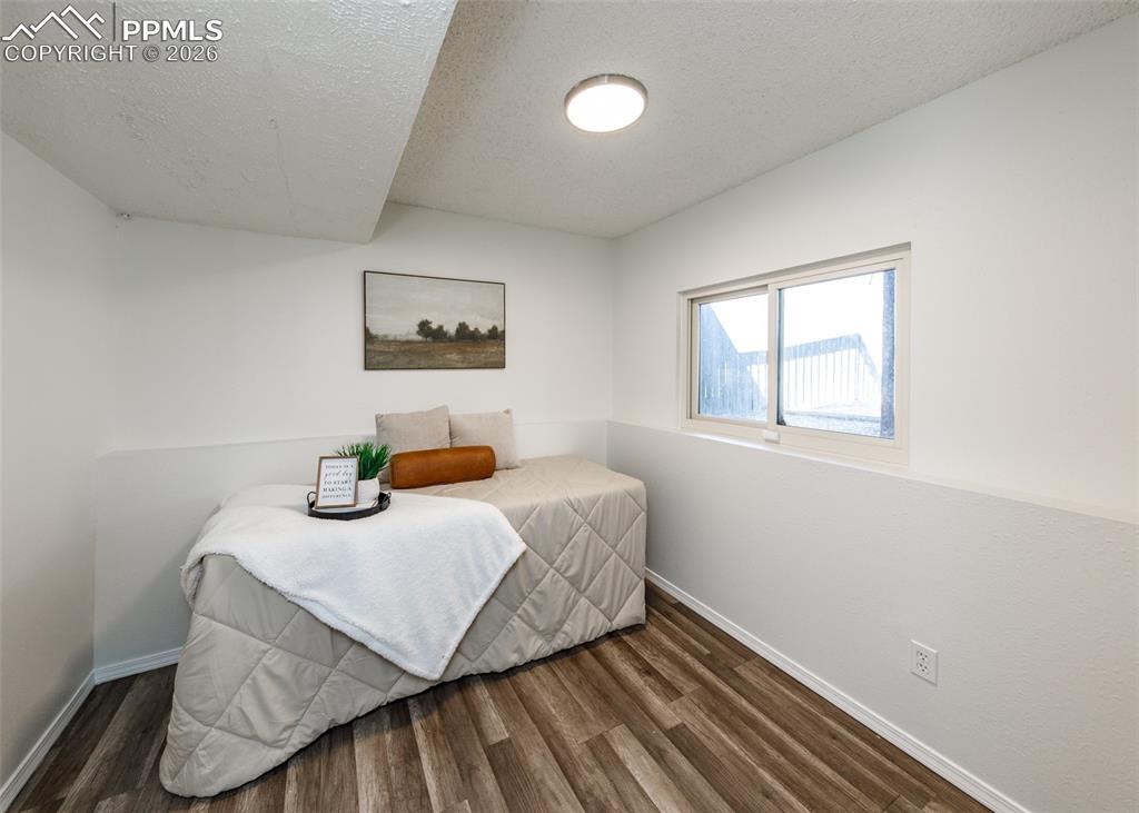 Image 25 of 38: Bedroom