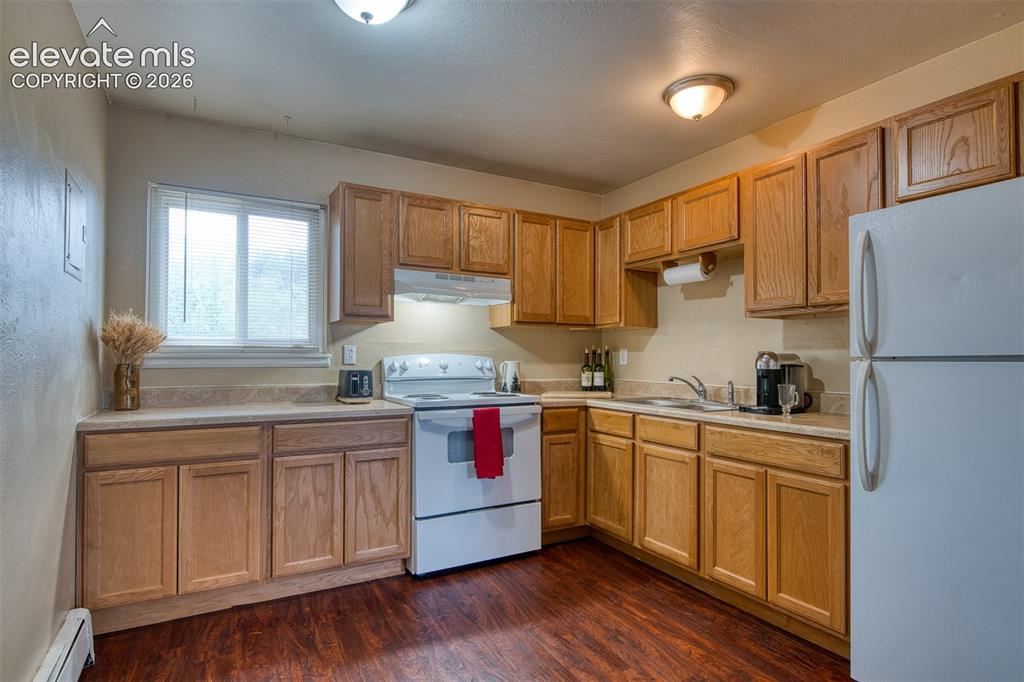 Image 13 of 34: Kitchen