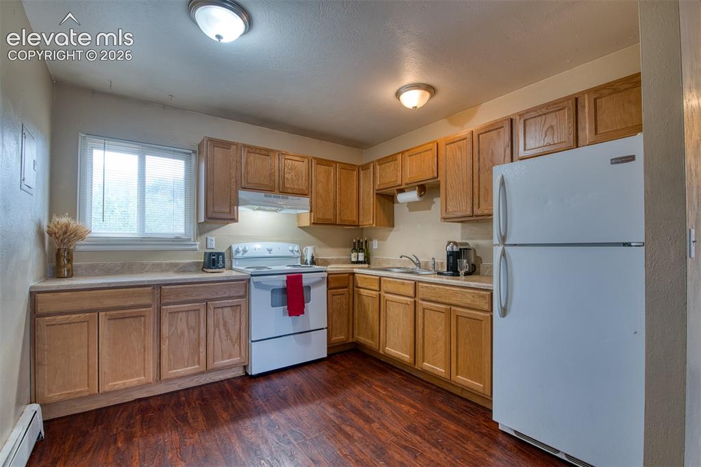 Image 14 of 34: Kitchen