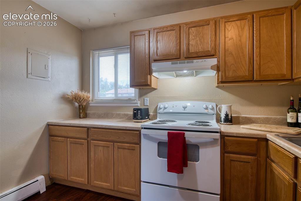Image 18 of 34: Kitchen
