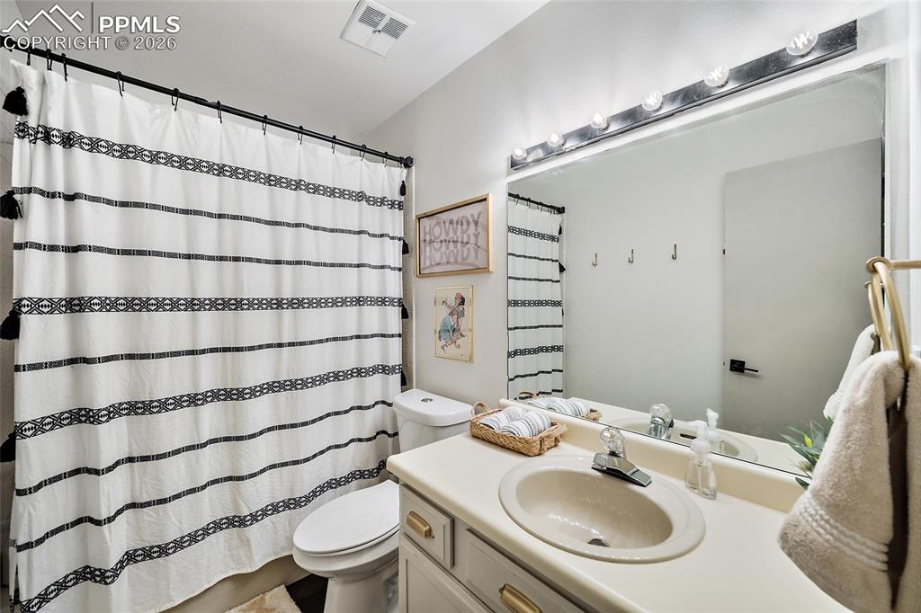 Image 15 of 22: Bathroom