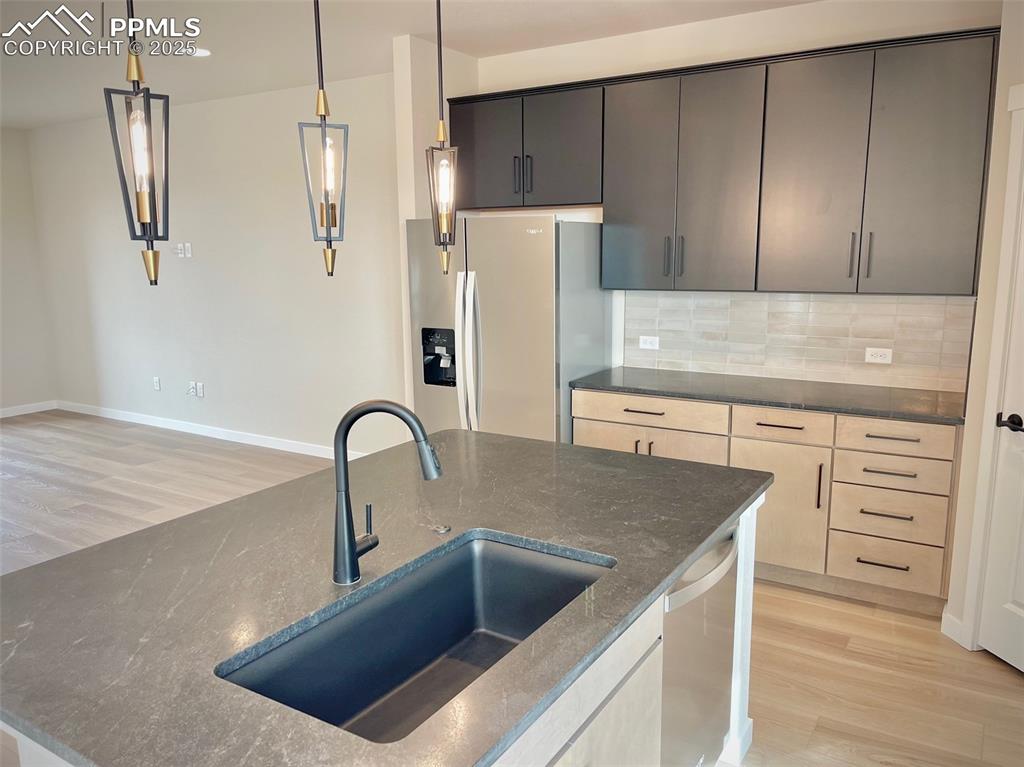 Image 19 of 28: Kitchen