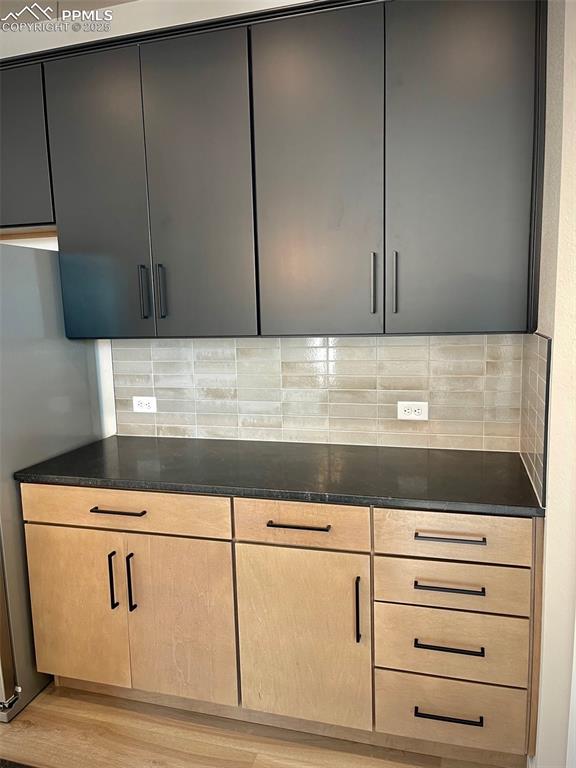 Image 23 of 28: Kitchen