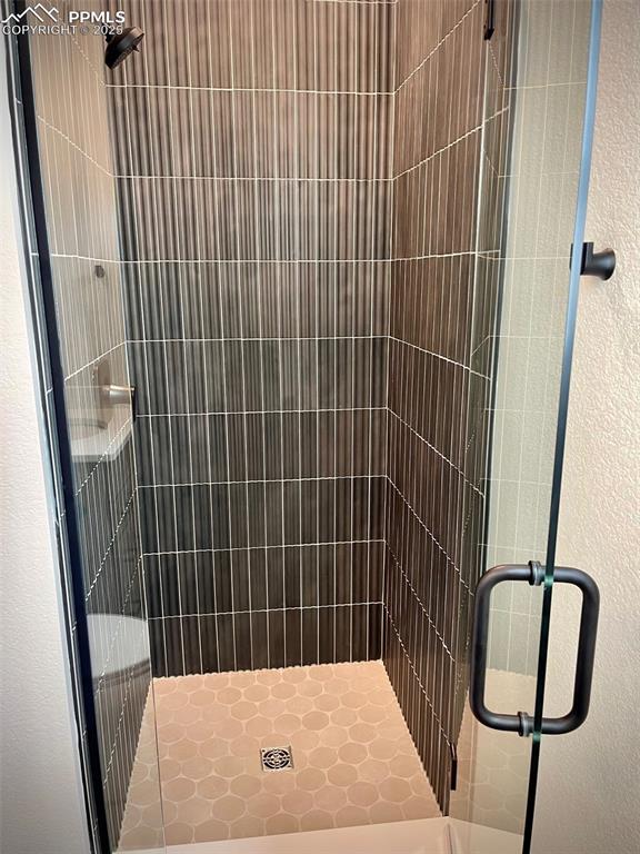 Image 24 of 28: Bathroom