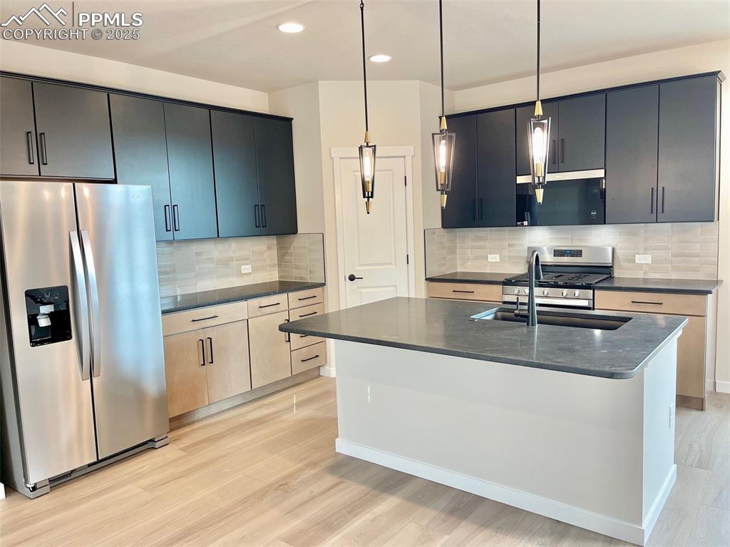 Image 3 of 28: Kitchen