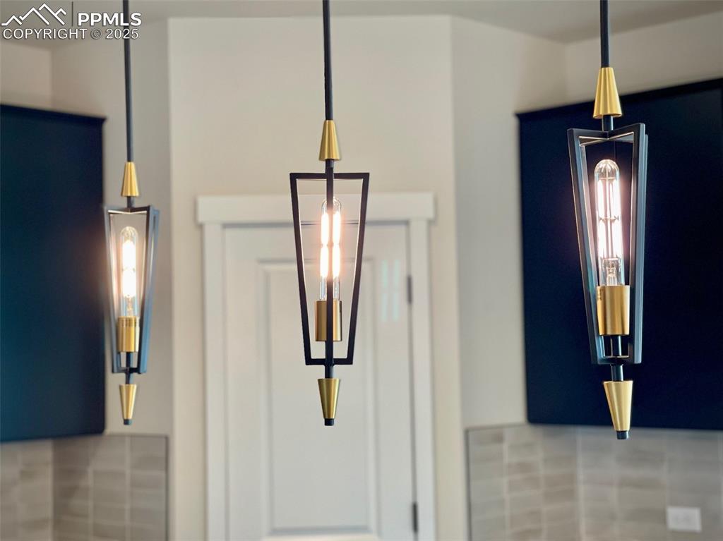 Image 4 of 28: Kitchen