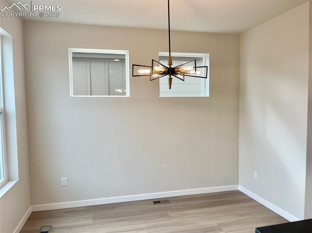 Image 6 of 28: Dining Area