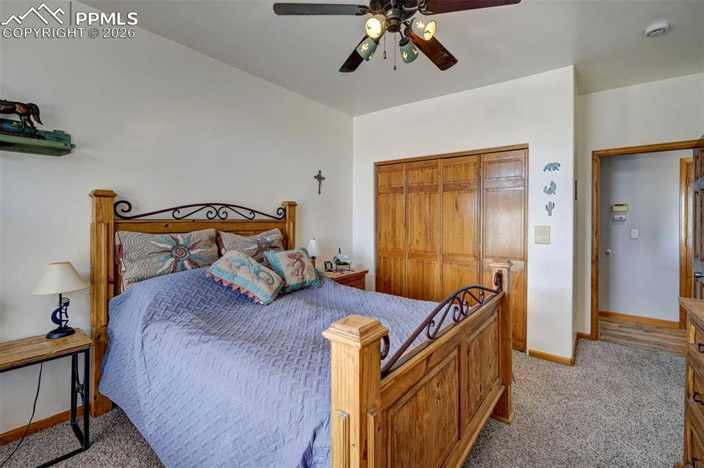 Image 17 of 50: Secondary bedroom on main floor