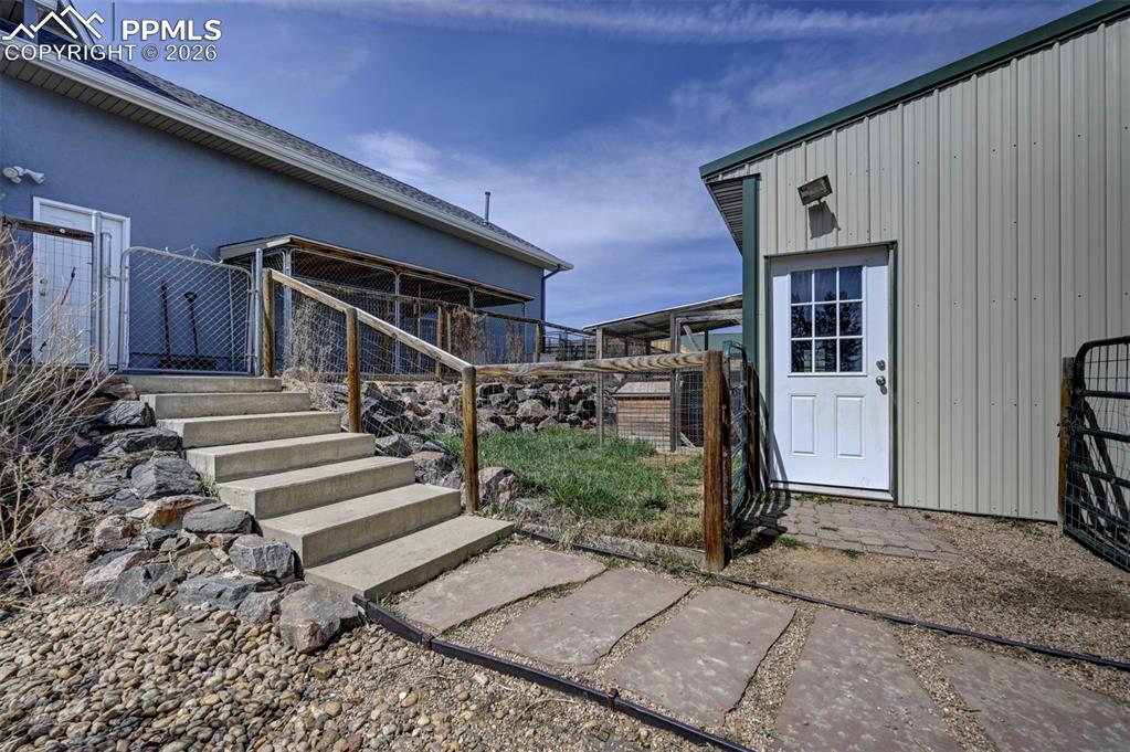 Image 30 of 50: Back of garage/kennels