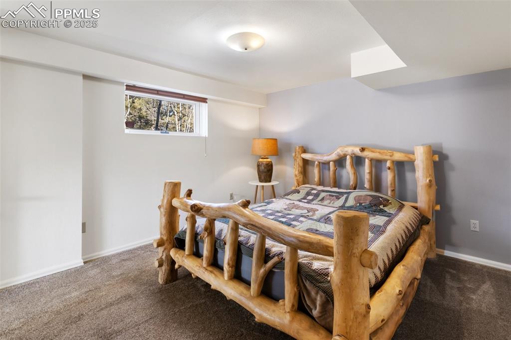 Image 30 of 50: Bedroom