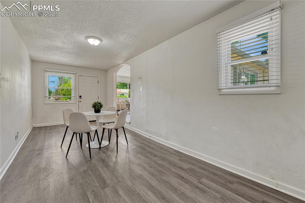 Image 20 of 43: Dining Area