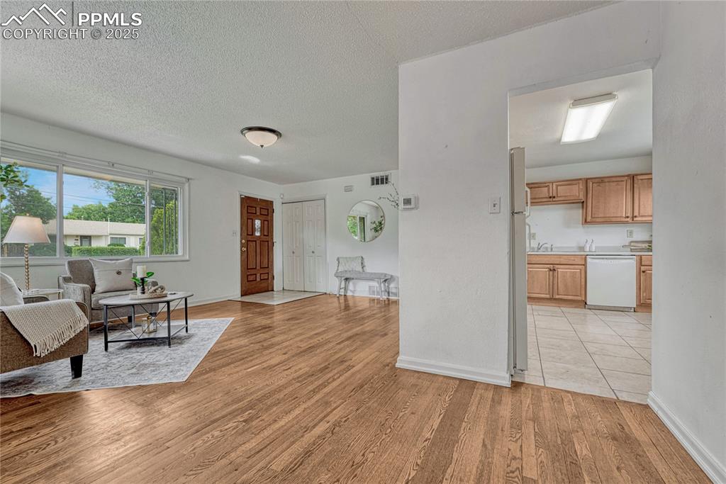 Image 22 of 43: Open floor plan!