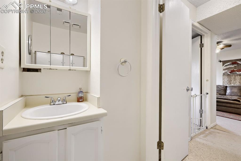 Image 10 of 17: Bathroom