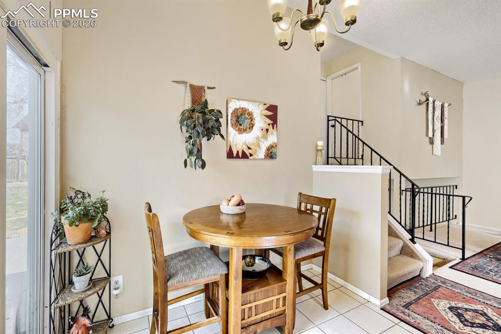 Image 4 of 17: Dining Area