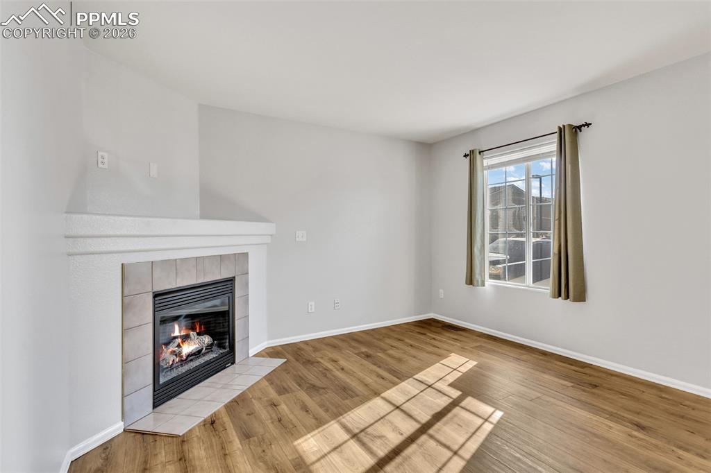 Image 5 of 17: Living Room