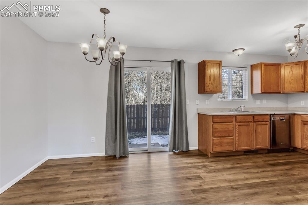 Image 7 of 17: Kitchen