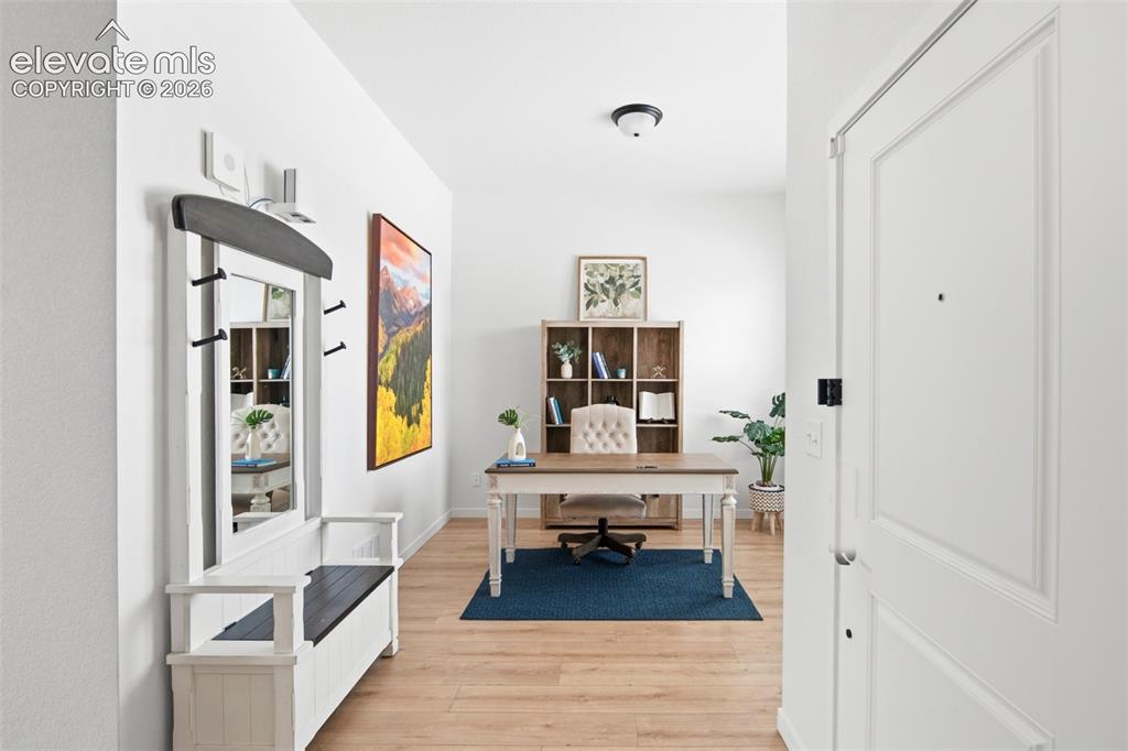 Image 11 of 40: Office