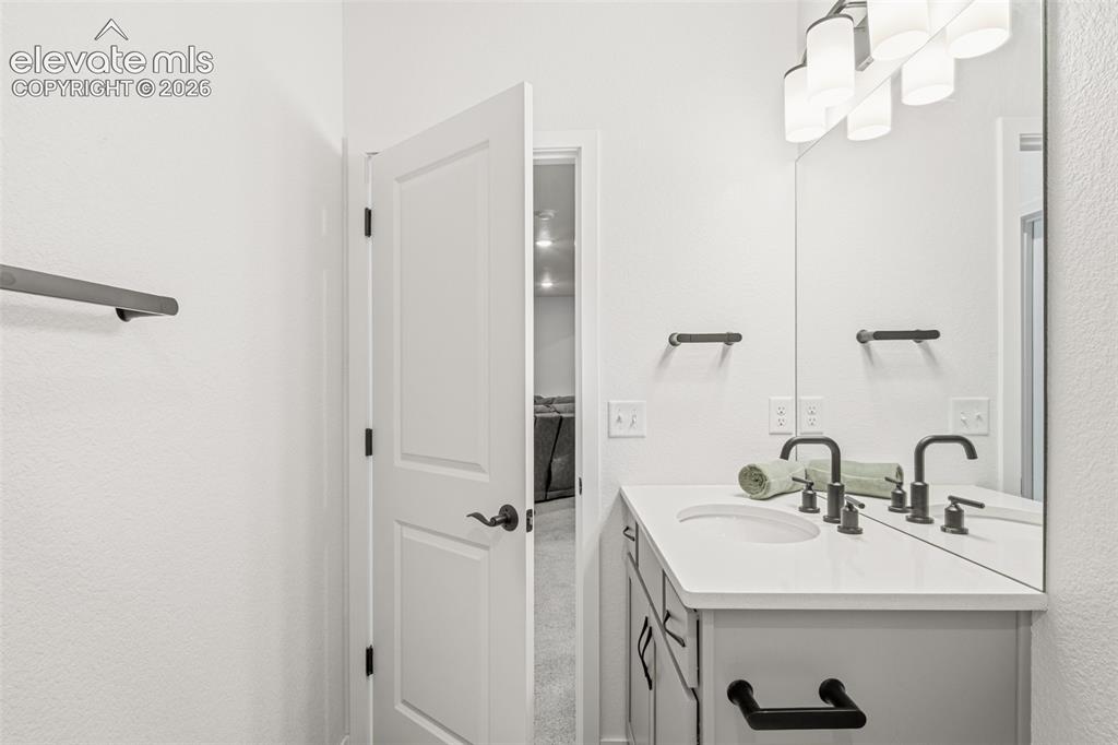 Image 37 of 40: Bathroom