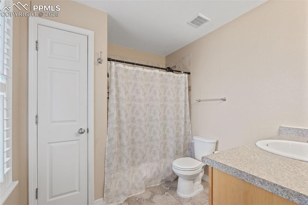 Image 13 of 27: Bathroom